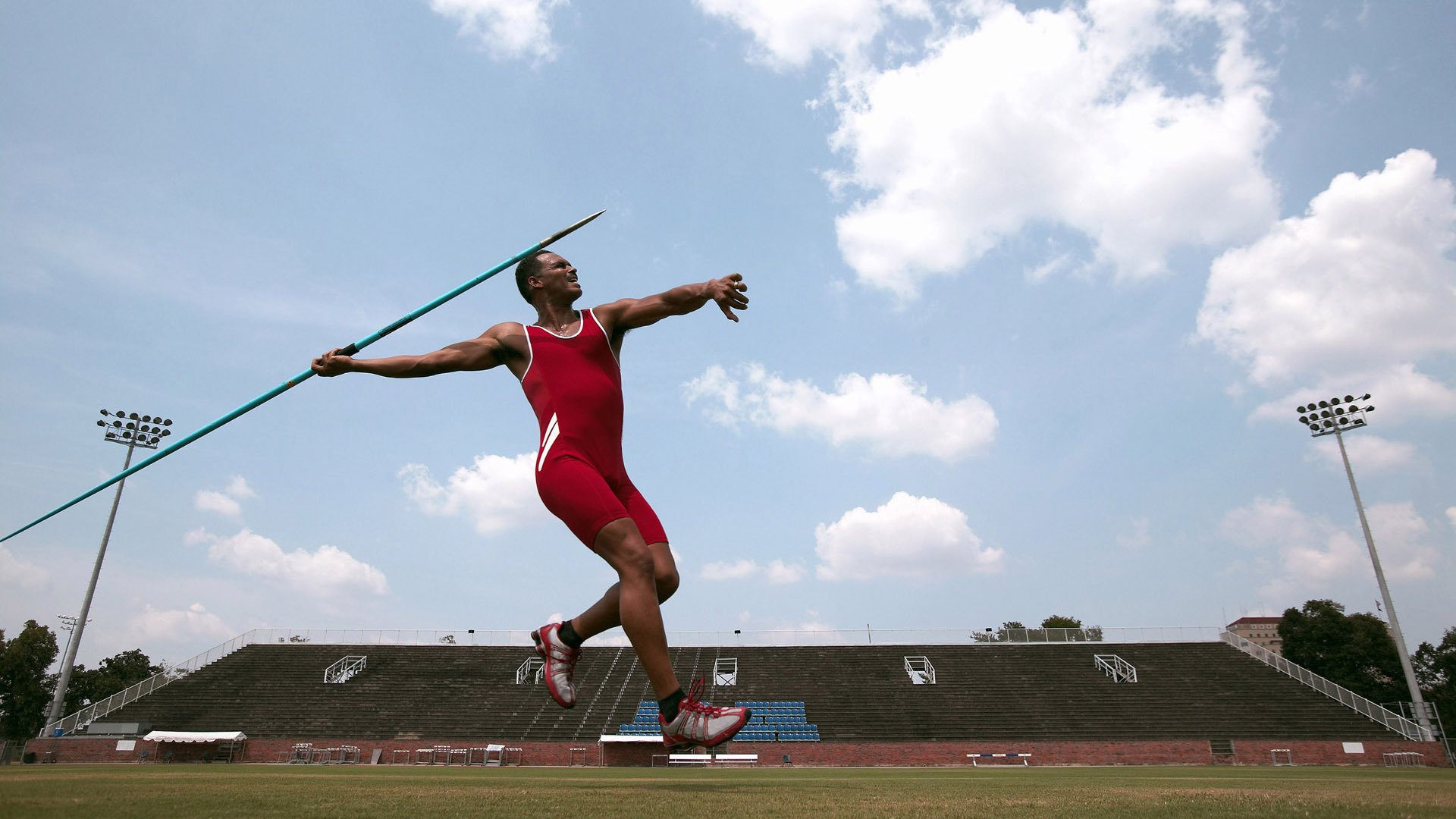 防守的艺术与天神下凡，当尼斯锁死红军，莱万宣示何为统治力
